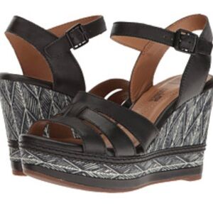 Clark’s soft cushion wedges size 6.5